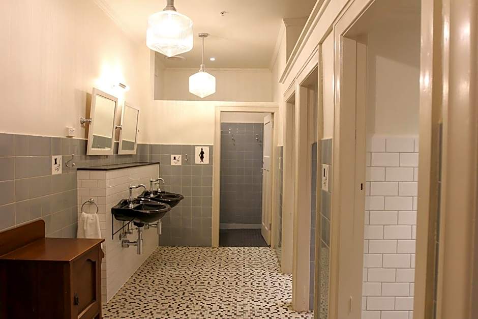 Alpine Hotel, Eat Drink Sleep