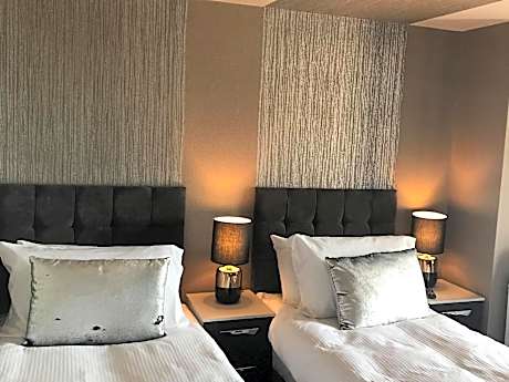 Twin room-Standard-Ensuite with Shower-Sea View