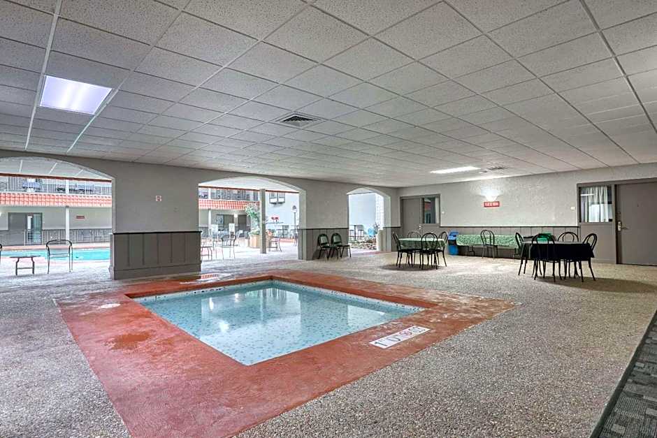 Quality Inn & Suites Green Bay Downtown
