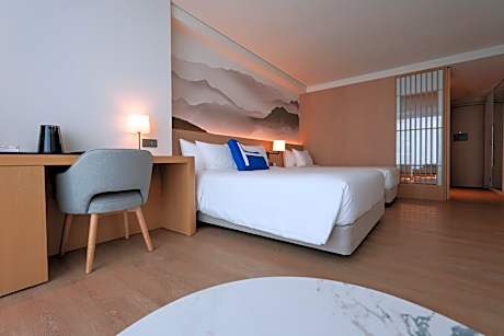 Deluxe Partial Oceanview - Queen & Single Breakfast & Swimming