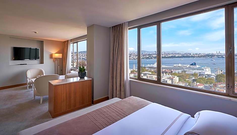 Photo 1 of 2 of Senior Suite, Bosphorus View