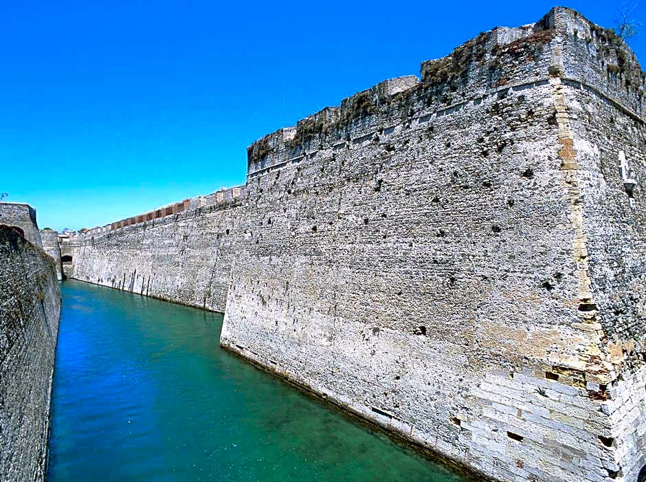 Parador De Ceuta Hotel La Muralla