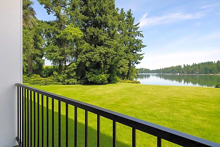 Oyster Bay Inn & Suites
