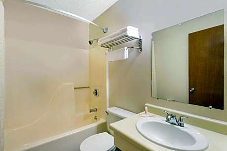 1 Queen Bed and 1 Bunk Bed Two Bedroom Deluxe Suite Non Smoking