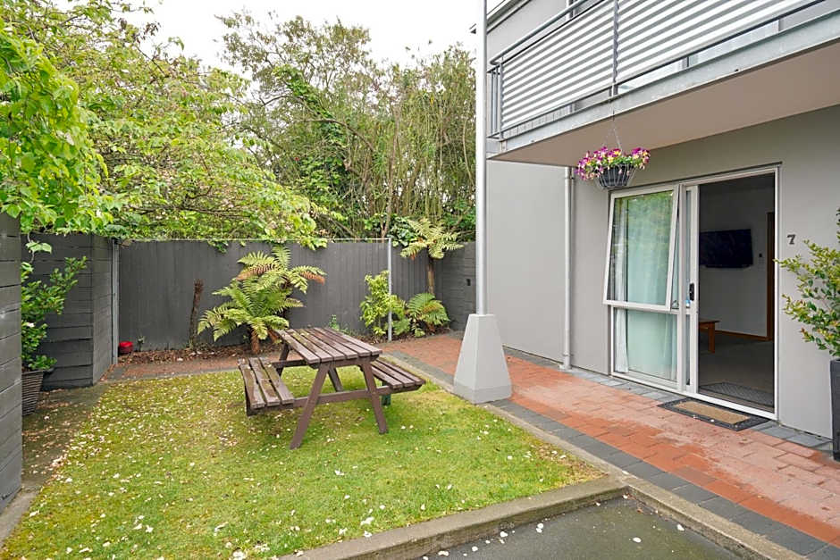 306 Motel Apartments