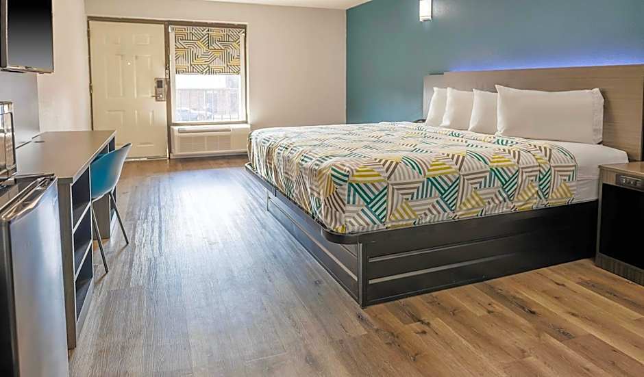 Motel 6 Greenwood, MS