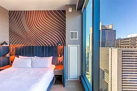 Corner 1 Bedroom Suite- 45Th Floor- King Bed