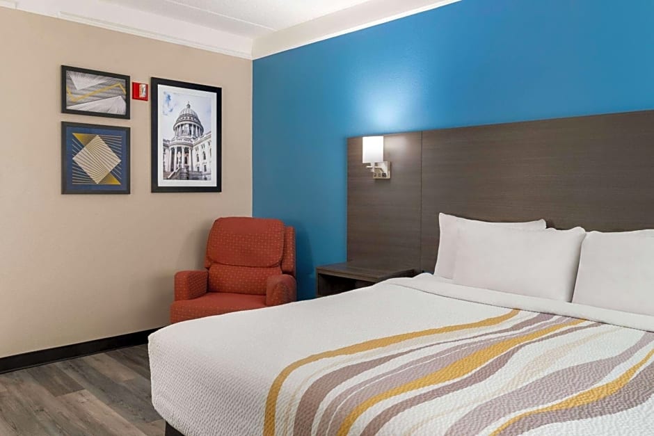 La Quinta Inn & Suites by Wyndham Madison American Center