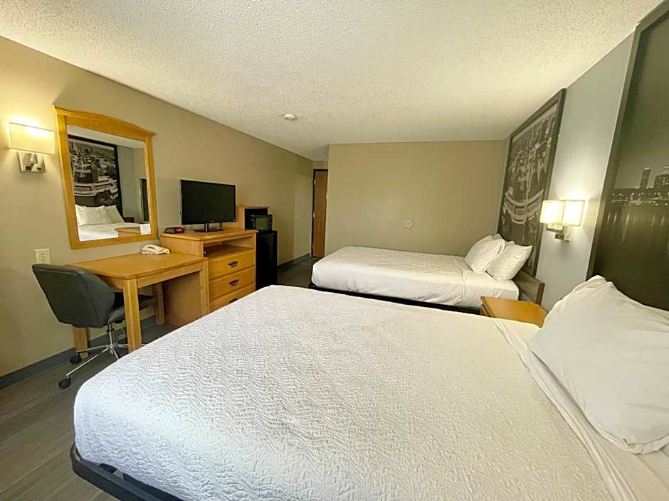 Super 8 by Wyndham St. Clair MO