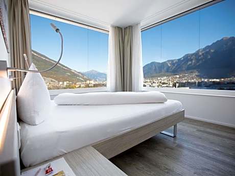 Deluxe Room Mountain View