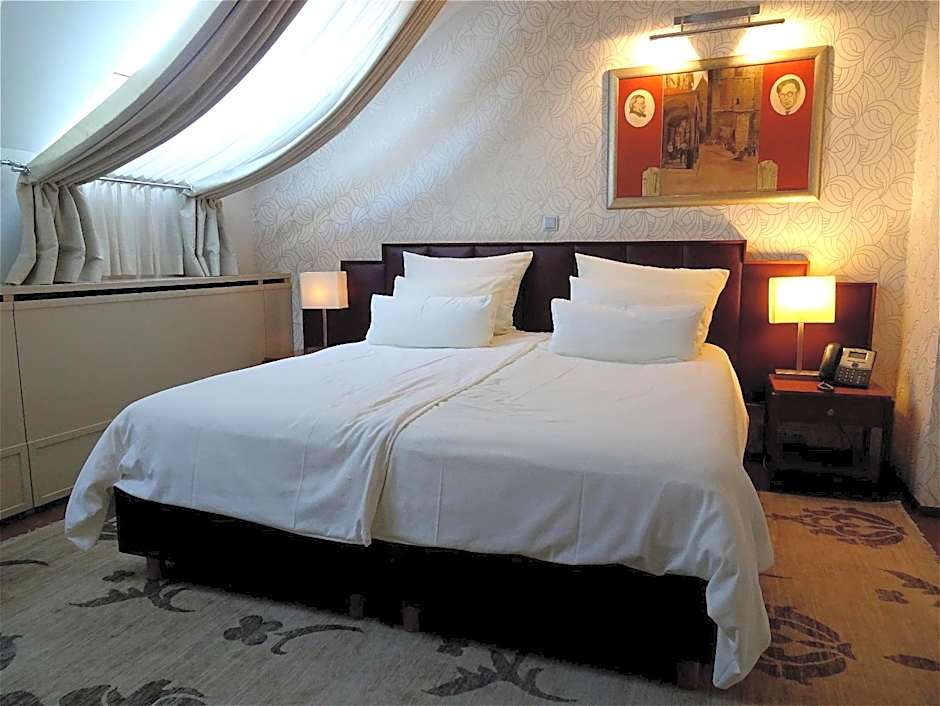 Hotel Mitra, Story Hotels