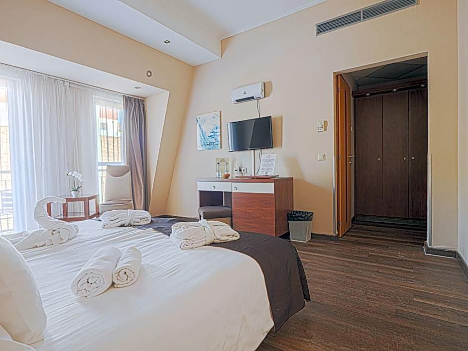 Photo 1 of 5 of Double Room