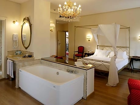 Suite with Hot Tub