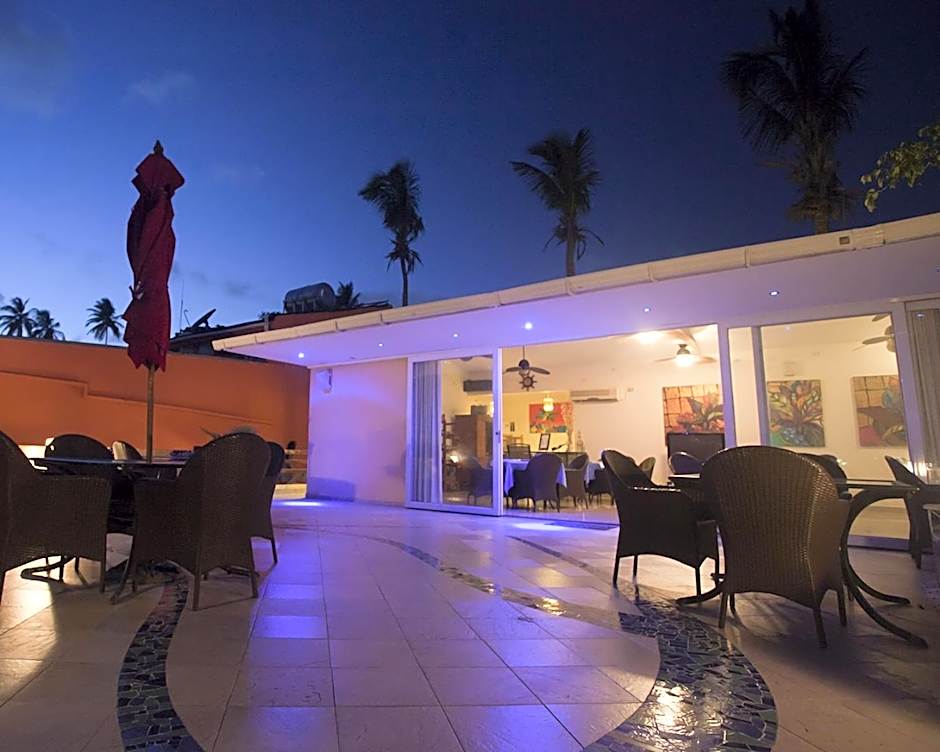 Hotel Cocoplum Beach