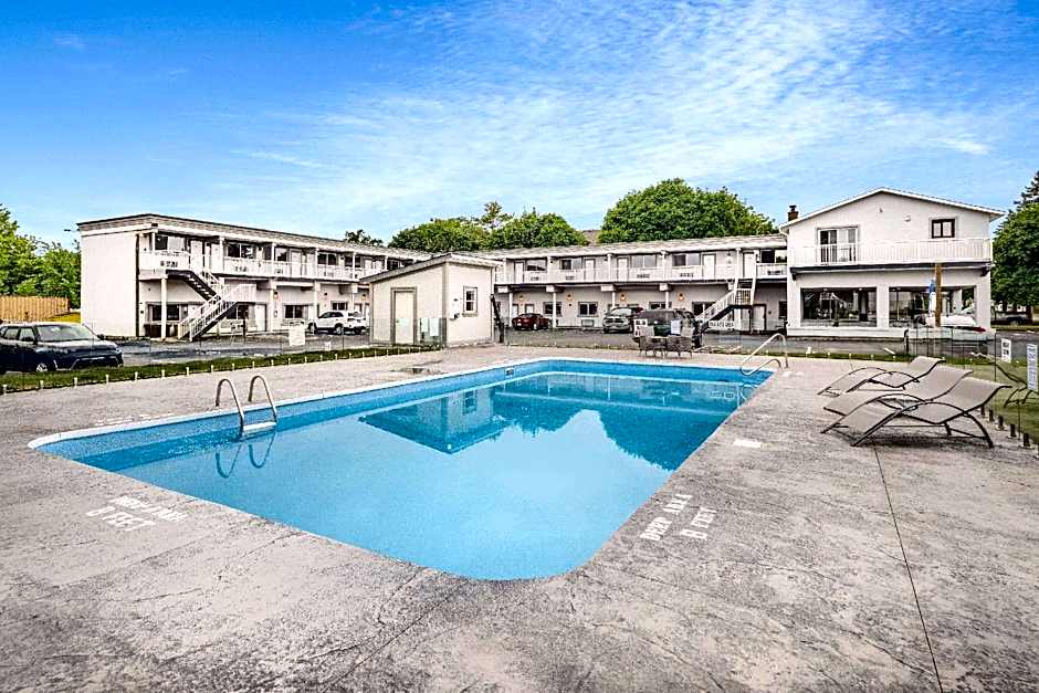 Super 8 by Wyndham Niagara Falls ON