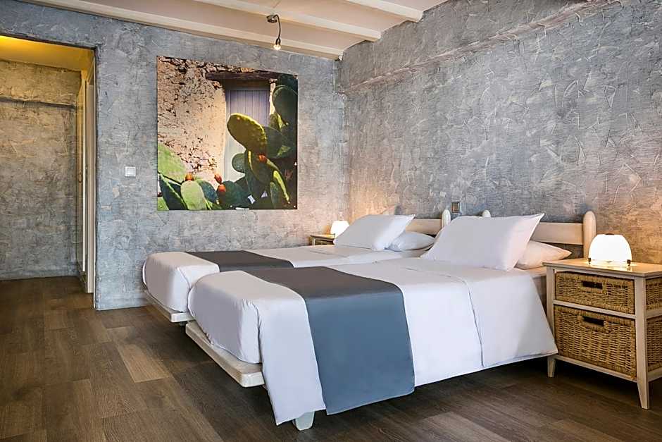Photo 1 of 7 of 1 Double Bed or 2 Beds