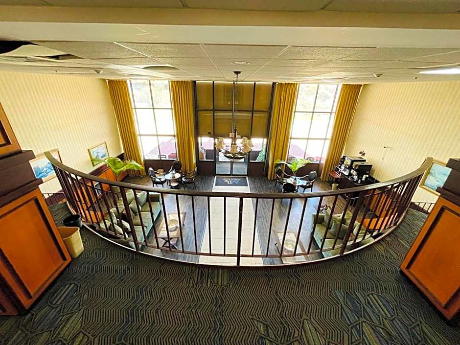 Mystic River Hotel & Suites