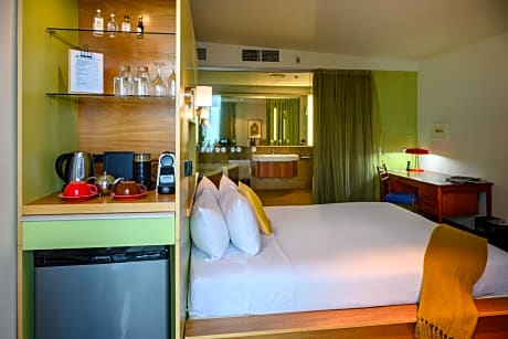Deluxe King Room with Bath