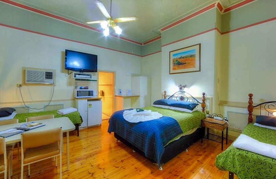 The Lodge Outback Motel