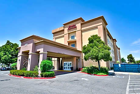 Hampton Inn By Hilton & Suites Pittsburg