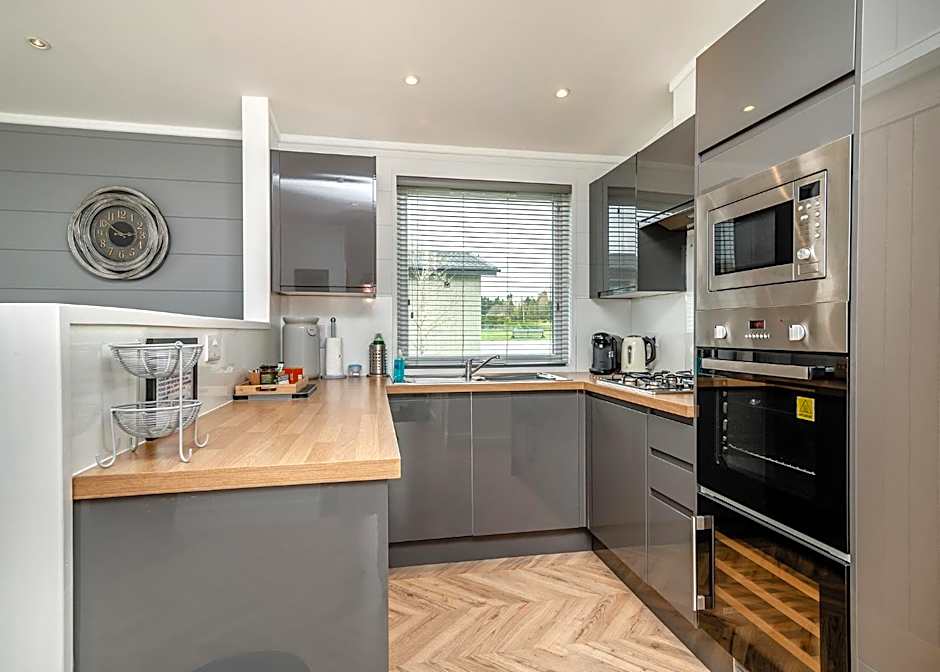 Midsomer Lodges