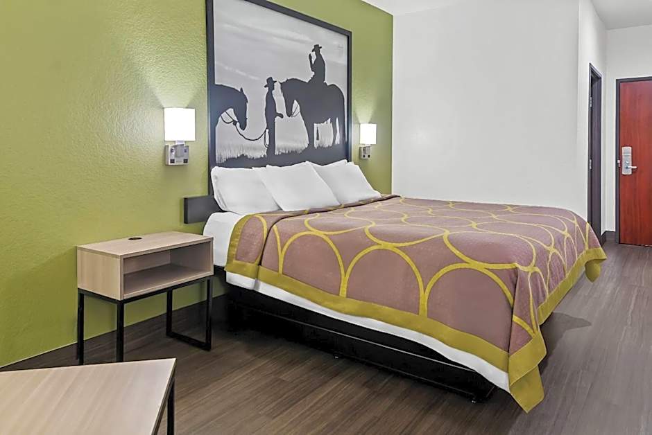 Super 8 by Wyndham Weatherford