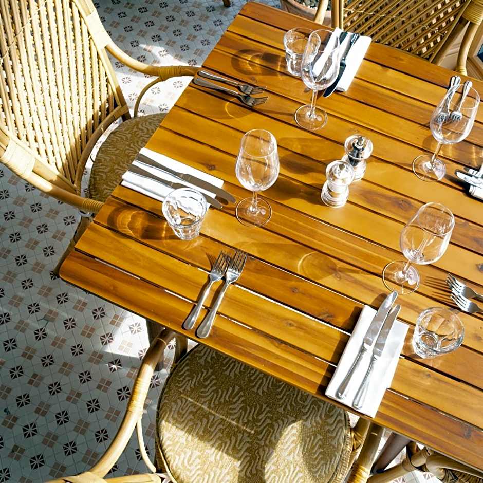 The White Hart - A Heartwood Inn