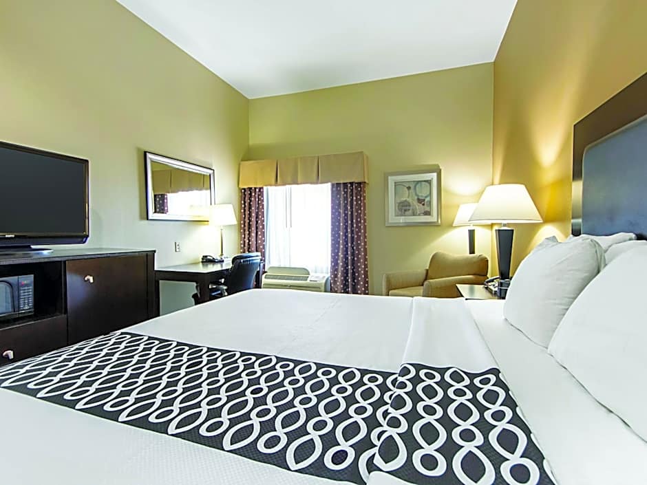 La Quinta Inn & Suites by Wyndham Houston New Caney