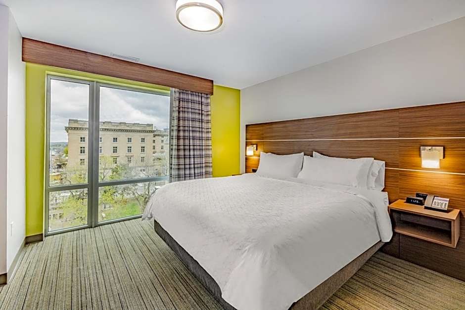 Holiday Inn Express & Suites - Lincoln Downtown By IHG