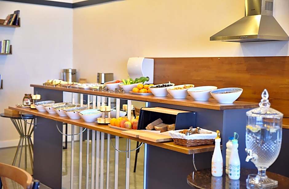 Roof 264 Hotel & Suites