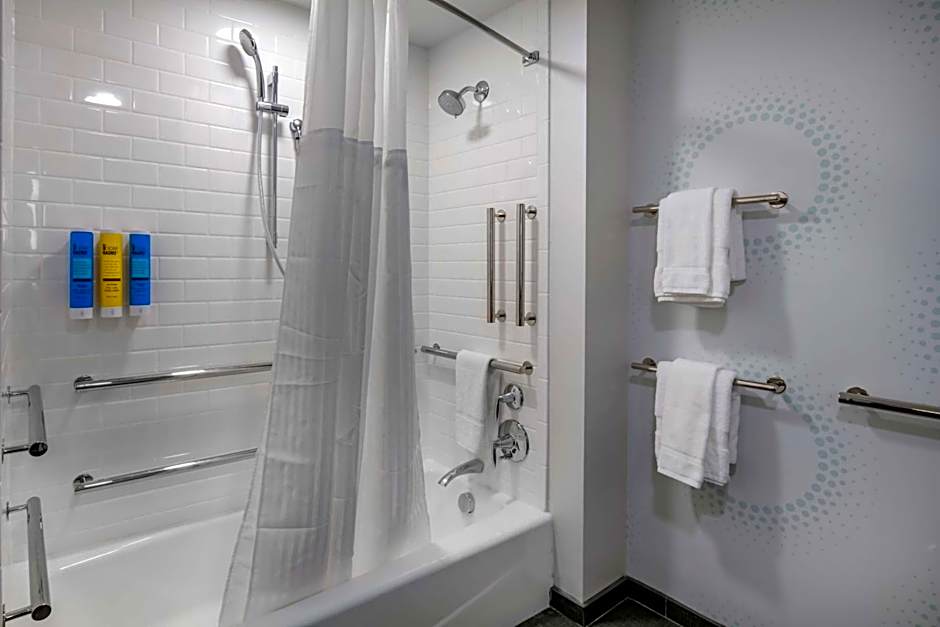 Tru By Hilton Omaha I-80 at 72nd Street, NE 