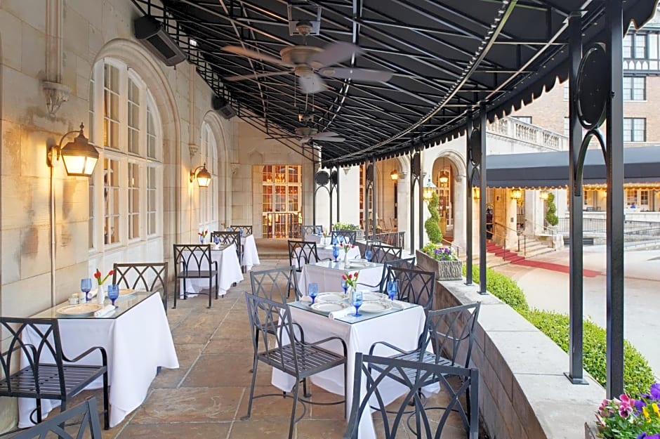 Hotel Roanoke & Conference Center, Curio Collection by Hilton