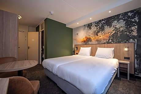 Deluxe Double Room with Shower