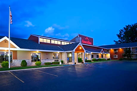 AmericInn by Wyndham Fergus Falls - Conference Center