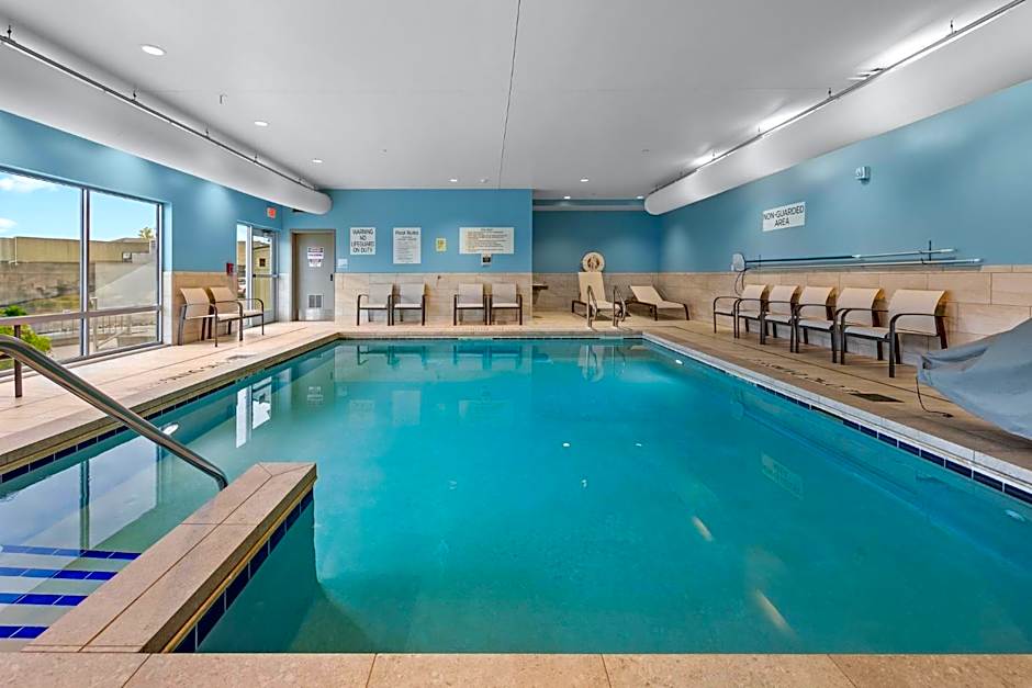 Holiday Inn Express & Suites Marinette By IHG
