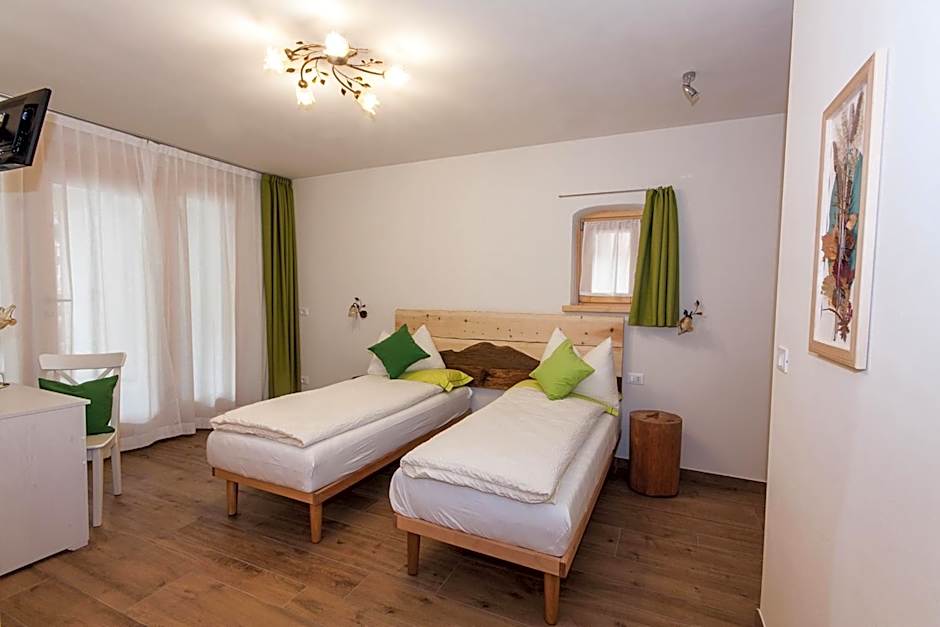 Deluxe 1 Double Bed or 2 Beds — 10 fotoğraftan 1. fotoğraf