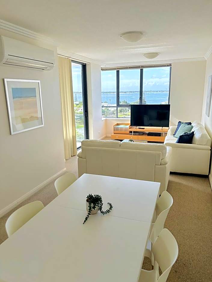 Aqualine Apartments On The Broadwater