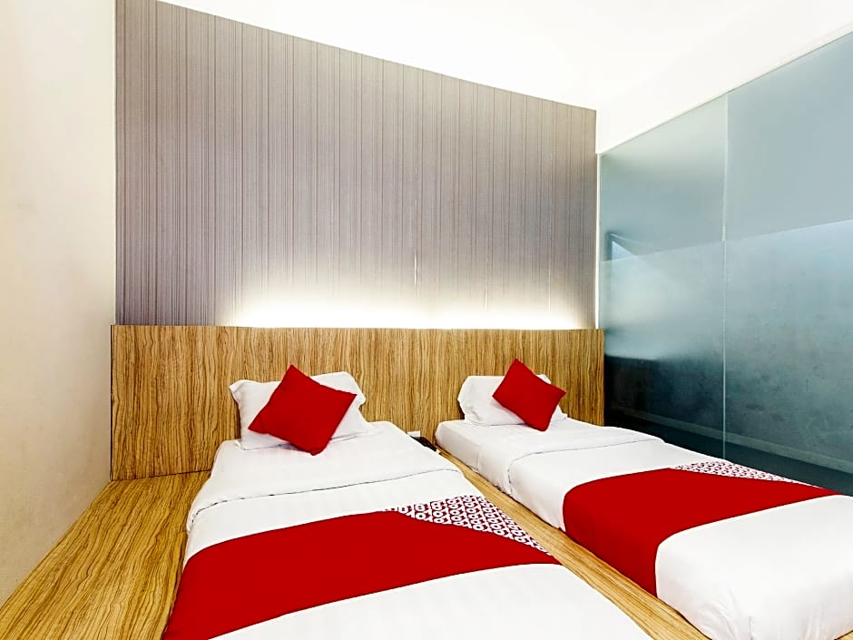 Super OYO 340 Comfort Hotel