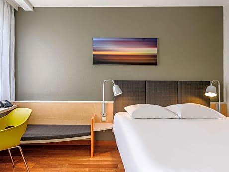 Standard Room with 1 double bed