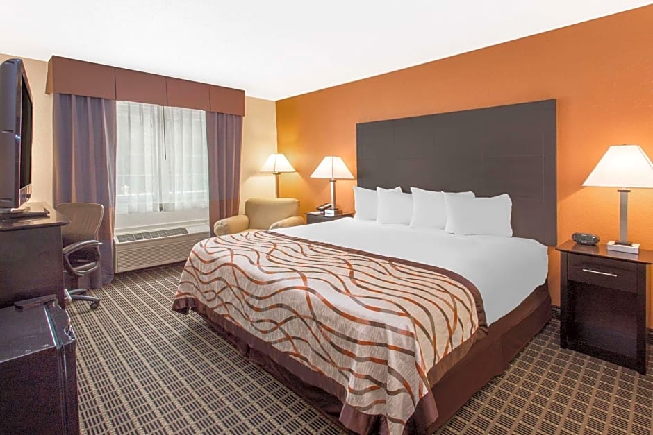 Baymont by Wyndham Muskegon