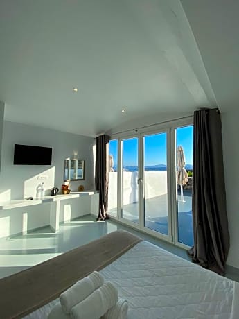Bright Suite with Hot Tub View