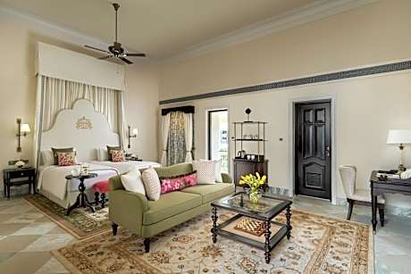 Grand Luxury King Bed Room