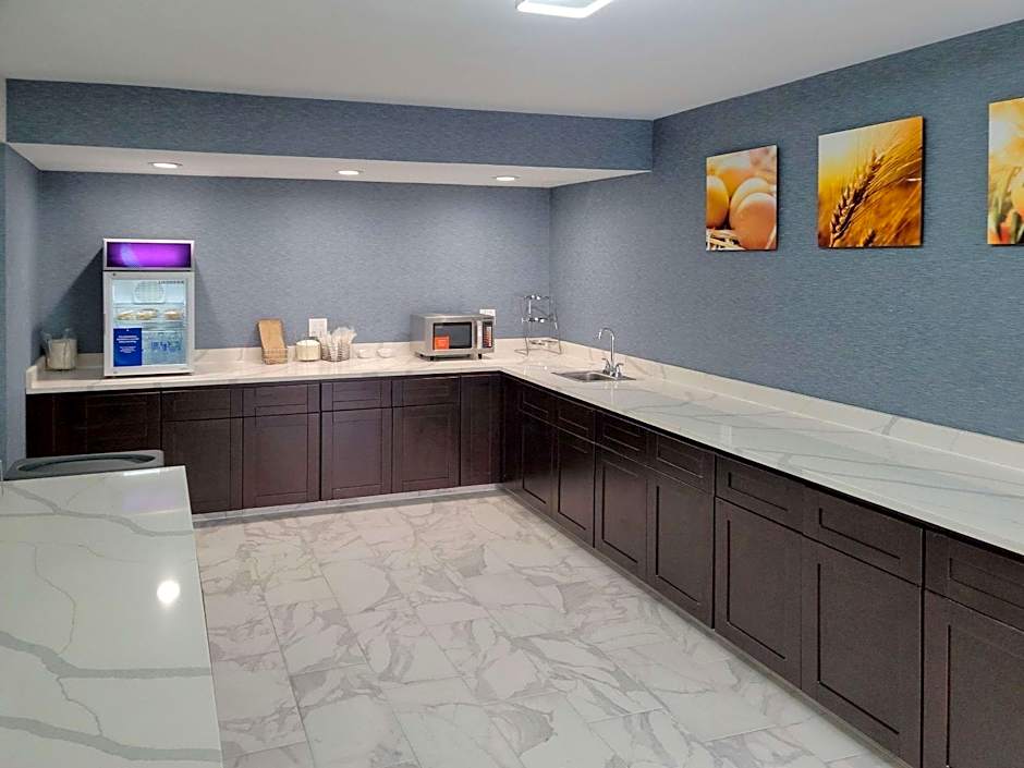 Comfort Inn & Suites Wyomissing - Reading
