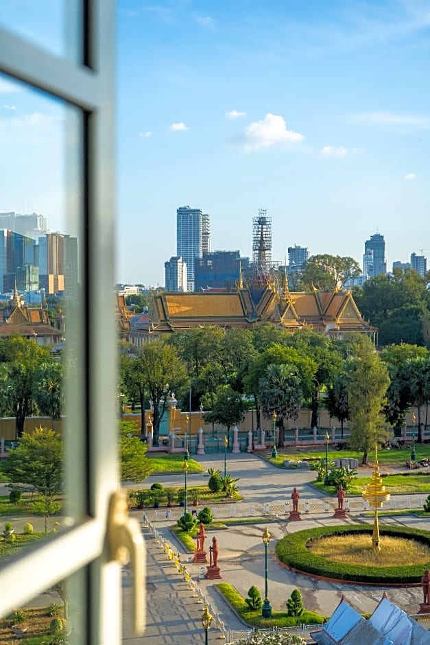 Frangipani Royal Palace Hotel