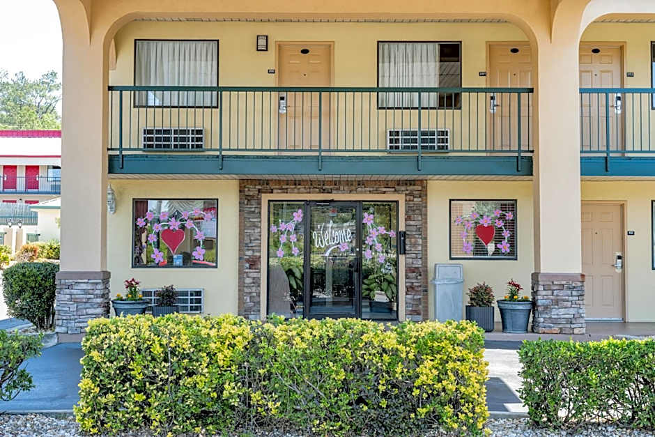 Days Inn by Wyndham Macon I-475