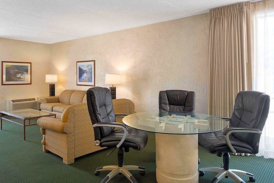 Ramada Tucson