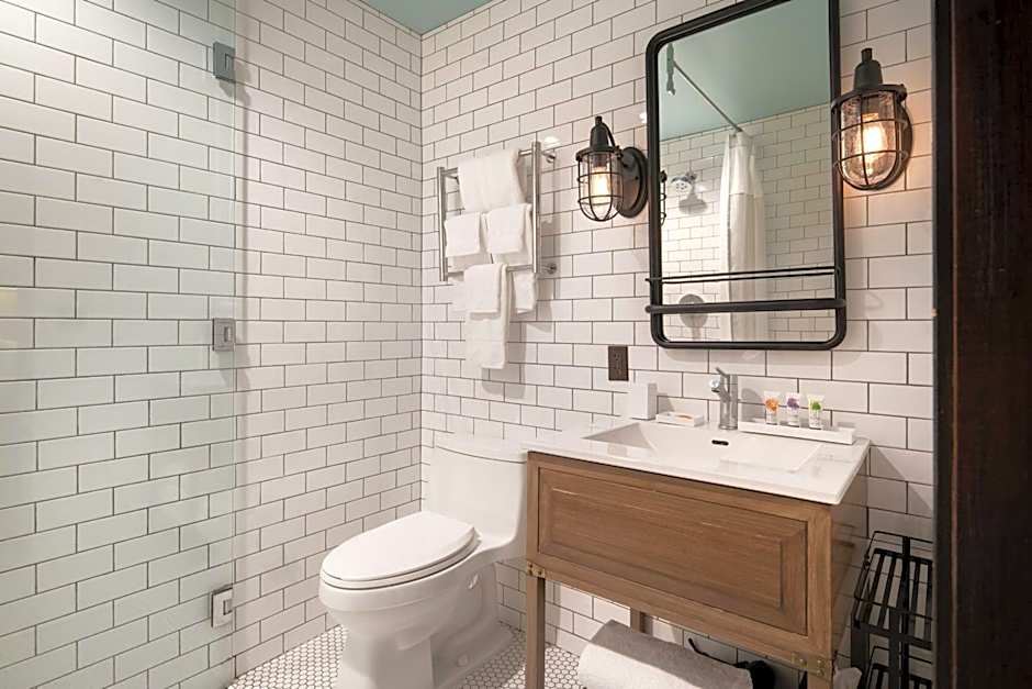 Moxy Santa Barbara