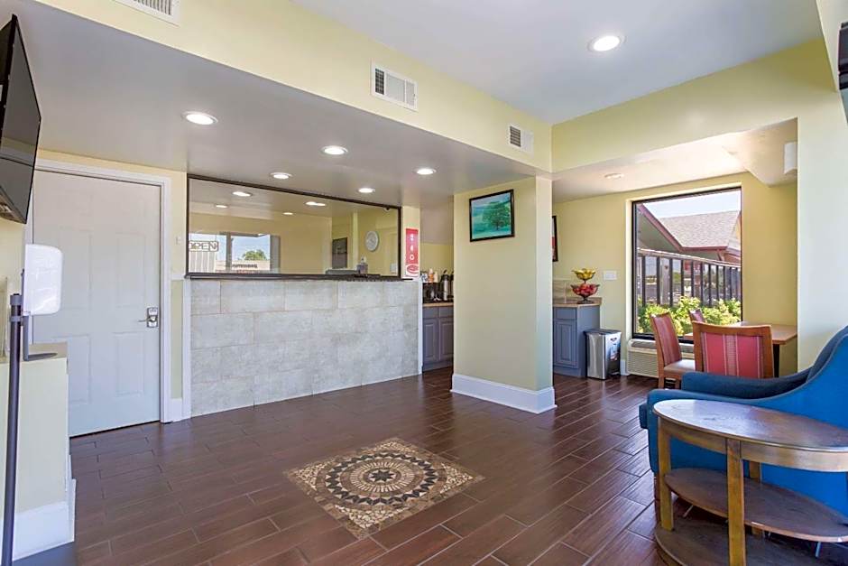 Econo Lodge Gallatin - Metro Nashville