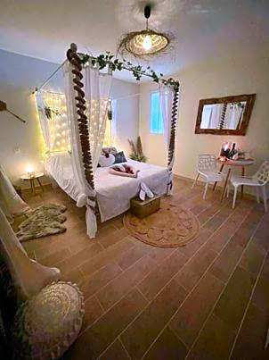 LOVER'S ROOM TROPIC