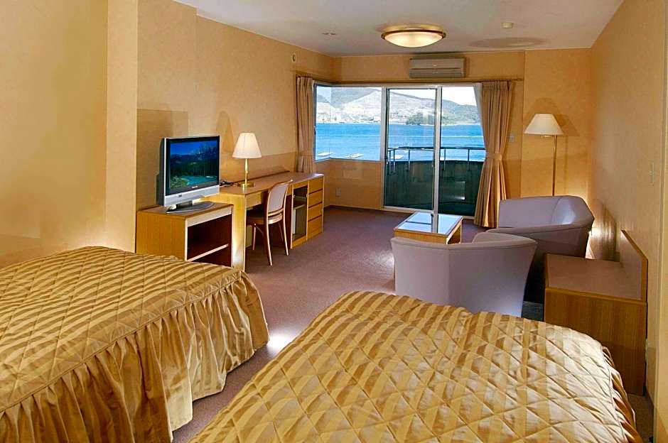 Wisterian Life Club Toba